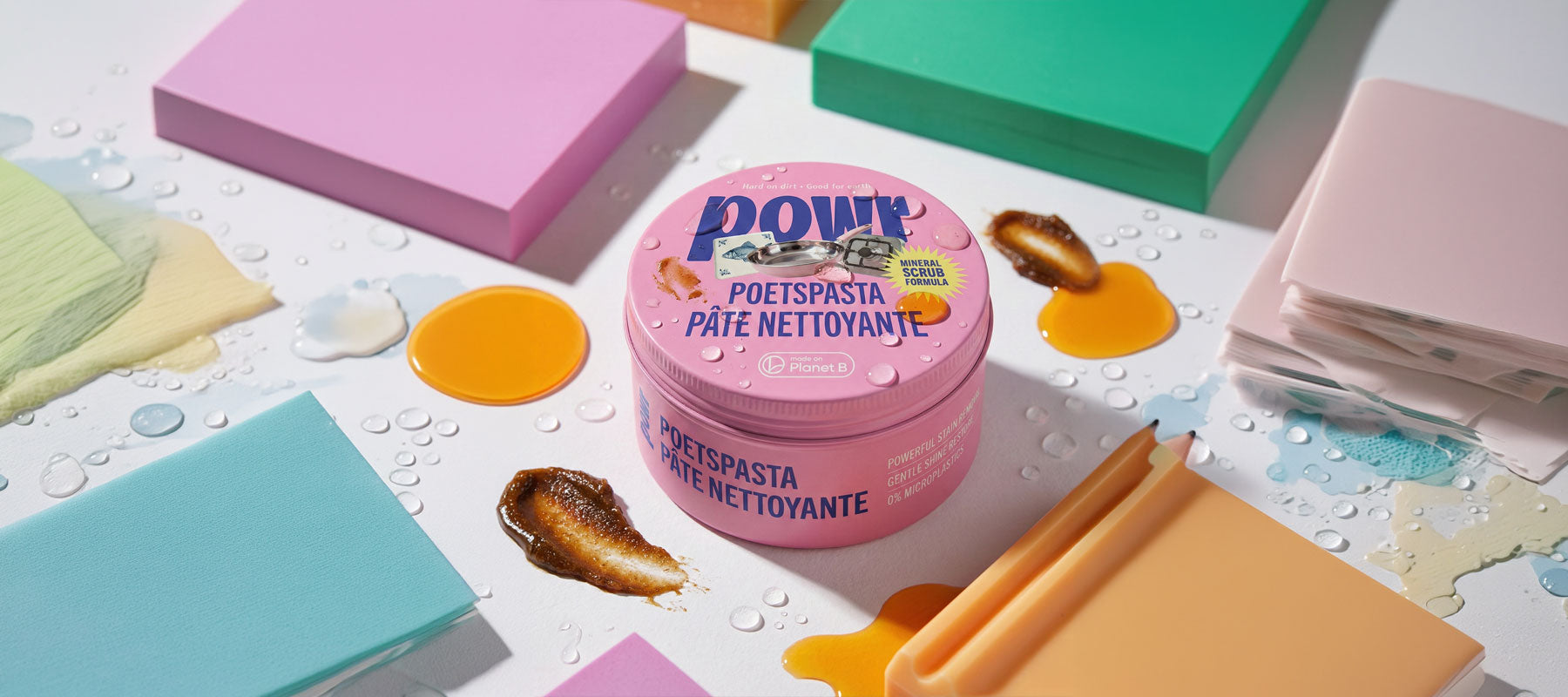 POWR Poetspasta tussen kleurrijke schoonmaakdoekjes en sponzen