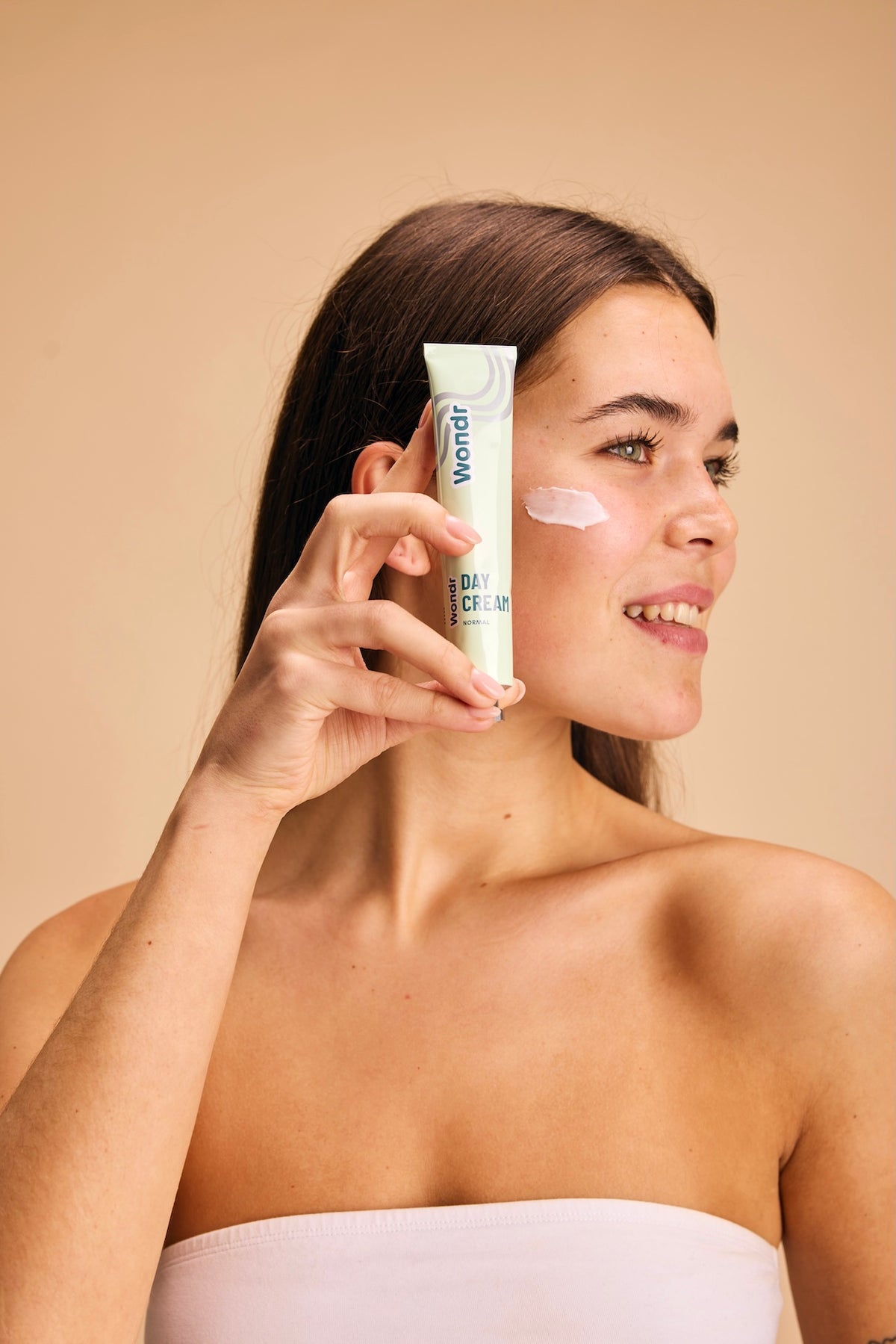 HOW TO USE THE DAY CREAM