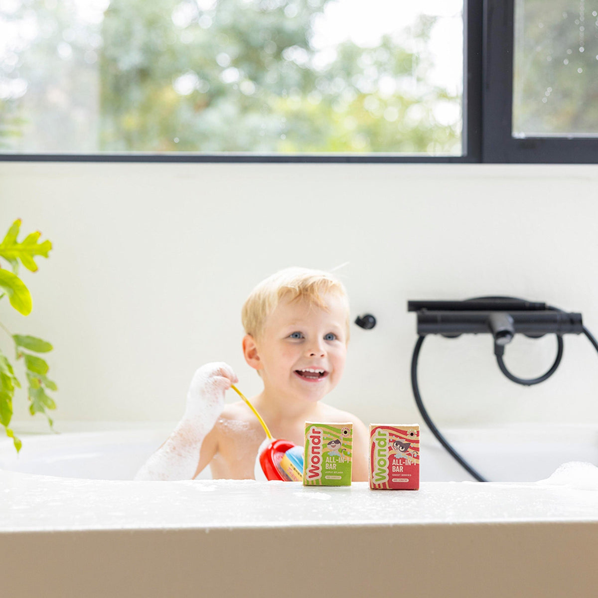 APPLE SPLASH | Kids Bar